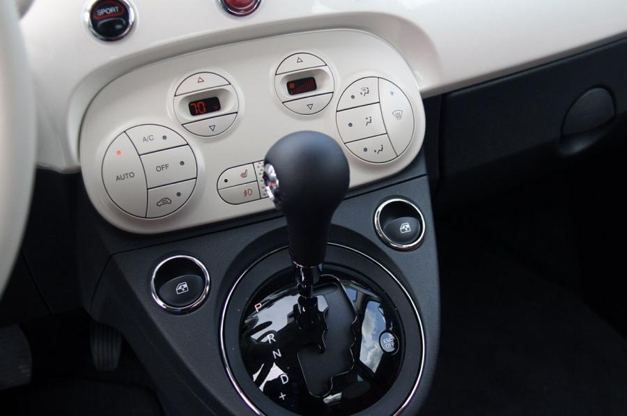  Fiat 500C 2012 года  (фото 21 из 98)